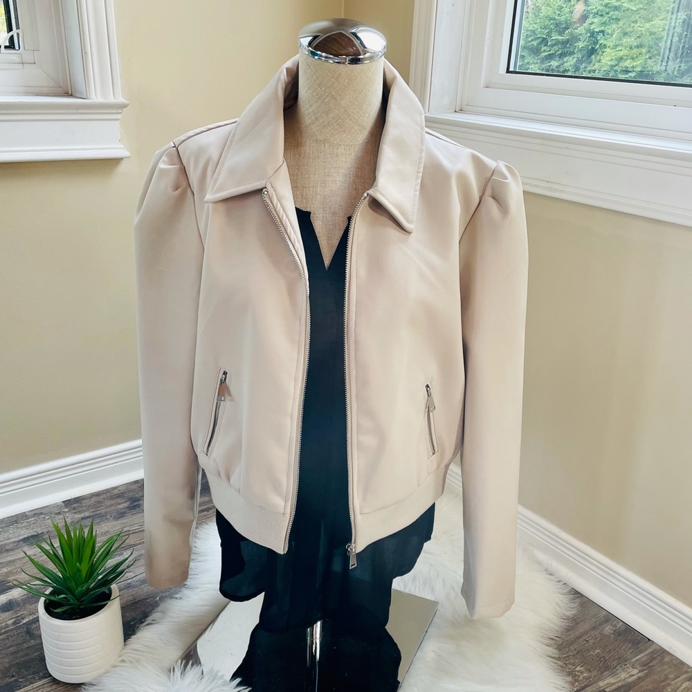 NWT Tahari bomber jacket with pleated shoulders